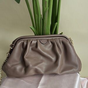 Women’s Pleated Soft Leather Shoulder Bag - Taupe